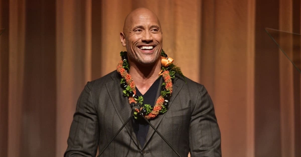 La Roca y Danny DeVito se colaron en una boda mexicana y lograron una celebración épica