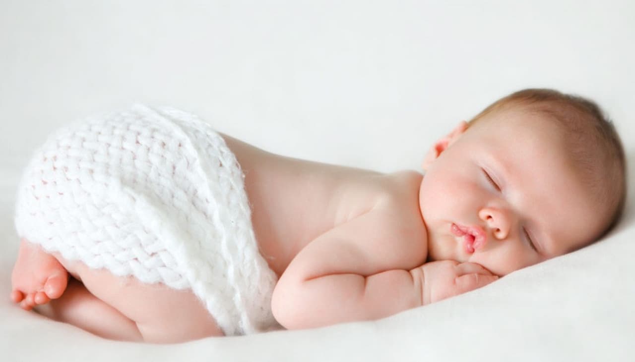 ¿Qué es la posición de la ranita y por qué es importante para tu bebé?