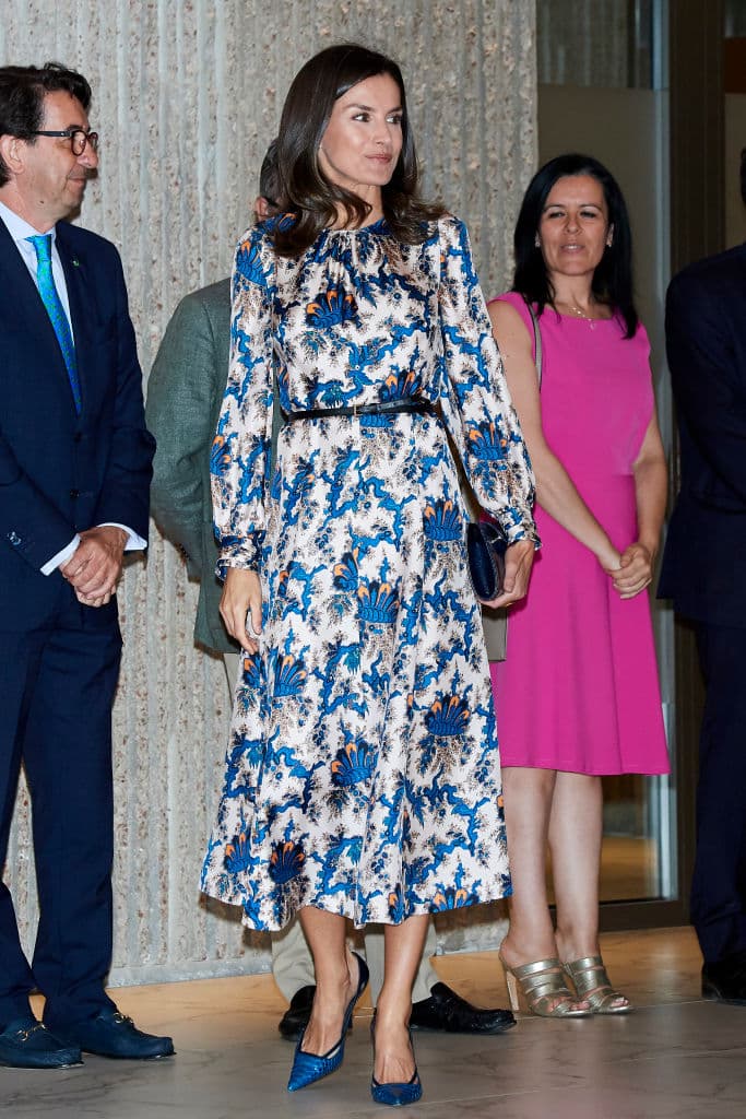 Los 3 secretos de la reina Letizia para verse más alta y estilizada ¡son fáciles de seguir!