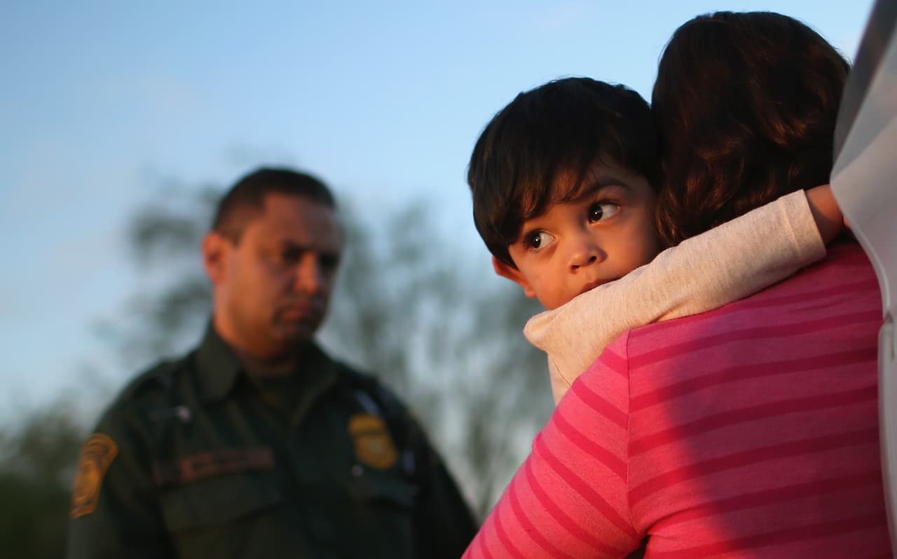 Los inmigrantes ya no se sienten seguros con la policía. Estas son sus alternativas