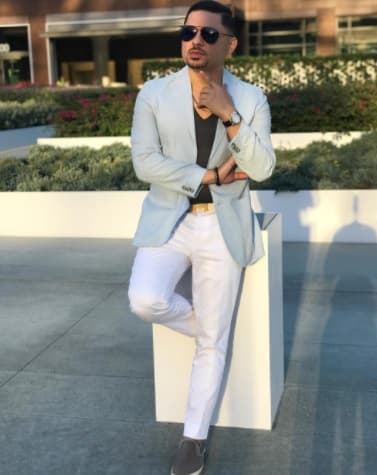 Dentro de sus varias excentricidades, y de las pocas que la crítica y sus fans agradecen, es su gusto por vestirse a la moda con ropa de marca.