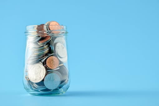 Al crear un fondo de ahorros, podrás
<a href="https://www.univision.com/local/austin-kakw/esto-te-ayudara-a-pagar-tus-tarjetas-de-credito-y-salir-de-deudas-fotos">pagar tus deudas y darte un gusto o dos</a> sin más tarde sufrir las consecuencias de haber gastado todo tu dinero.