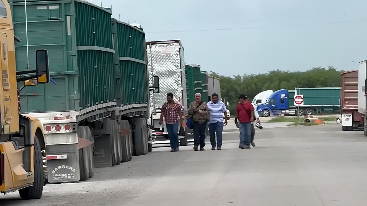 Hasta 24 horas de espera: Choferes denuncian tardanza en puente de Texas por nueva política aduanera