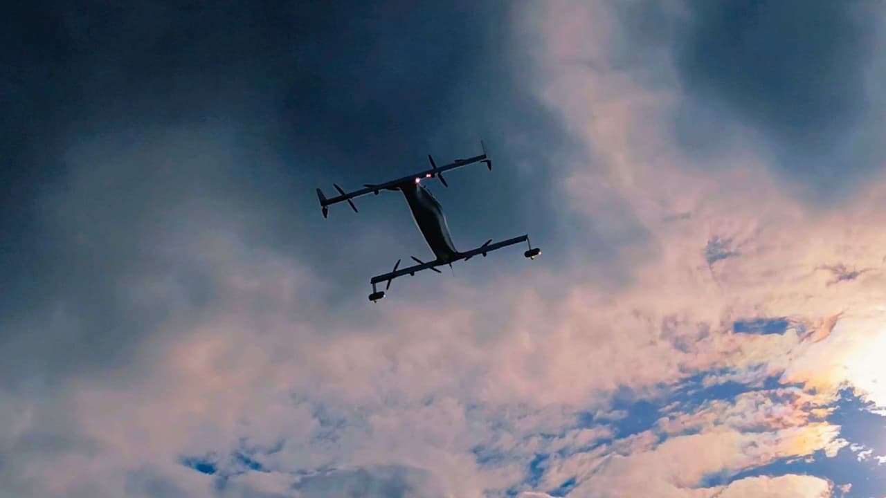 <h3 class="cms-H3-H3">Qué sigue </h3>The Soar Tour continuará su trayecto
<b>hacia otras ciudades del país antes de cerrar el año.</b>
<br>
<b>En Dallas, la escala dejó una impresión clara:</b> aunque el BlackFly no es un auto y su uso es específico, su presencia despertó curiosidad y abrió espacio para discutir cómo podrían integrarse estos vehículos en el paisaje aéreo de Estados Unidos en los próximos años.