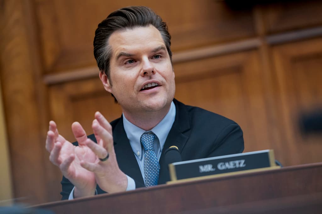 Gaetz, excandidato de Trump a fiscal general ahora vende felicitaciones por $500 dólares