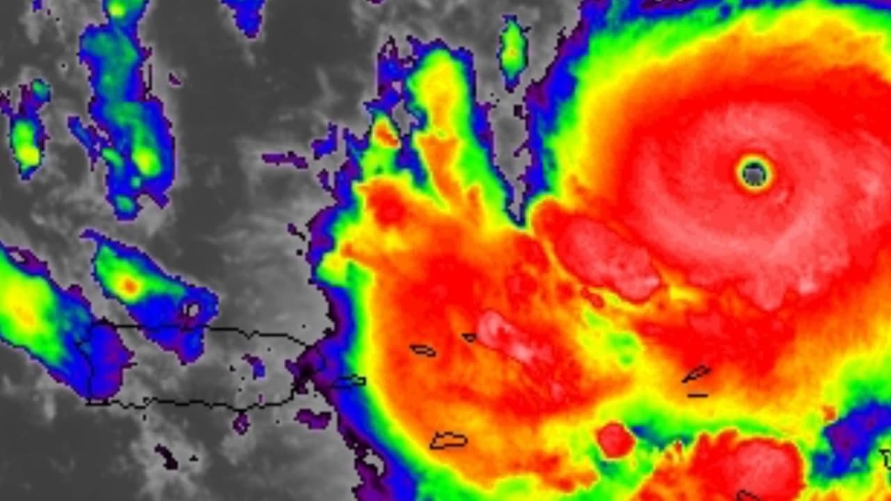 Erin se debilita ligeramente a huracán de categoría 4; mantiene vientos de 140 millas por hora