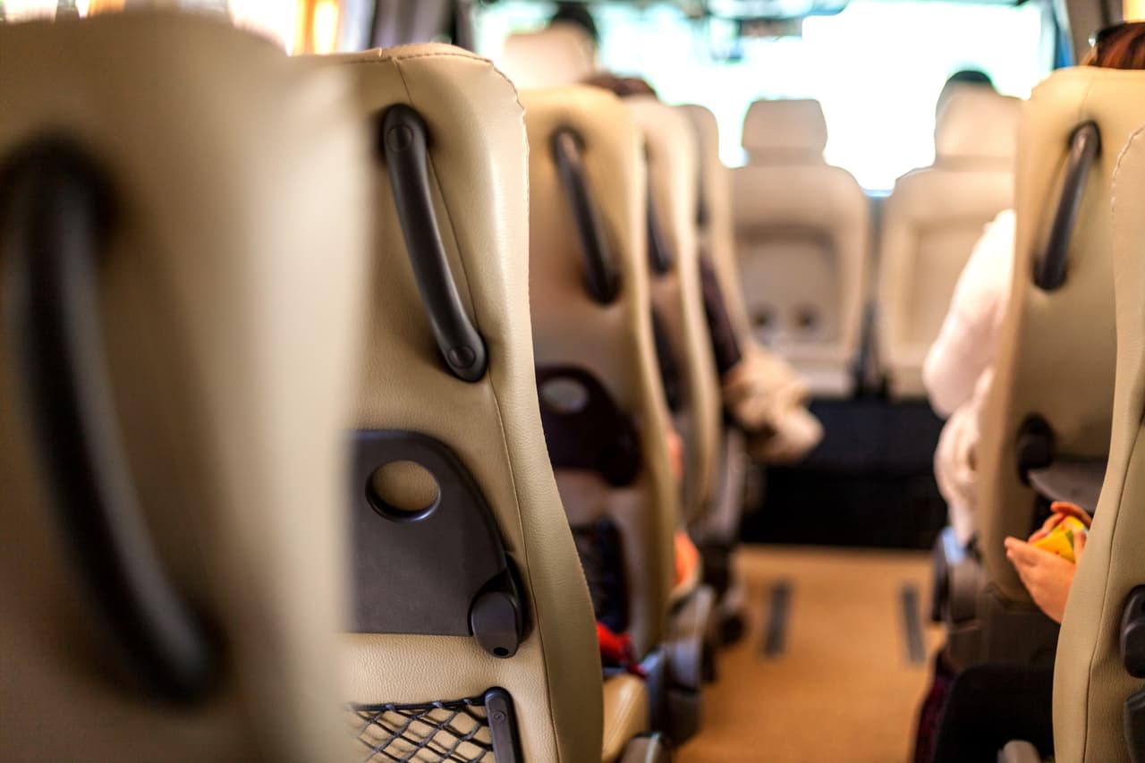 <h3 class="cms-H3-H3">10. Trabajadores en el transporte de pasajeros</h3>
<br>
<br>⚒️ Incremento en el salario por hora en el último año: +15.6%
<br>
<br>⚒️ Salario por hora promedio, agosto de 2022: $21.47
<br>
<br>⚒️ Salario por hora promedio, agosto de 2021: $18.57
<br>