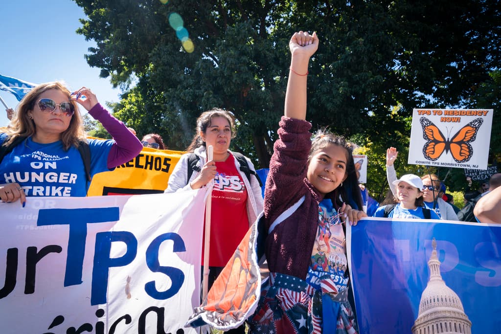 El TPS para El Salvador llega a su fin 25 años después y pone en vilo a miles de familias