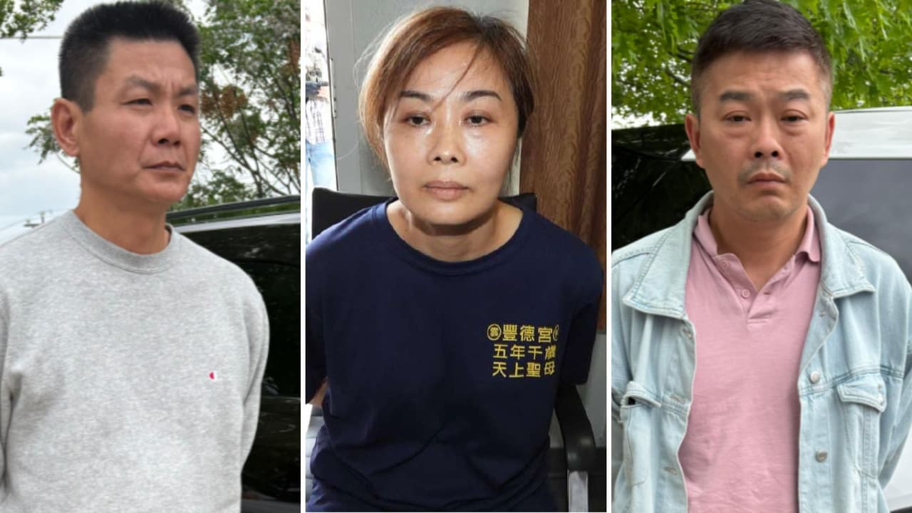 El 30 de marzo del 2026, autoridades arrestaron a
<b>Houjie Lin y a Yi-Hsun Wu</b> en una tienda de Buda, Texas, donde llevaban a cabo el fraude de varias tarjetas.
<br>
<br>En este arresto, los sospechosos entregaron unas 80 tarjetas de regalo y se les decomisó dos pasaportes de Taiwan y una caja de ligas.
<br>
<br>El 1 de abril, autoridades realizaron un cateo en una habitación de hotel en Austin, donde aprehendieron a
<b>Hsai Lin,</b> mientras procesaba y desmantelaba las tarjetas de regalo.
<br>
<br>Más de 3 mil tarjetas fueron recuperadas en el cateo del hotel.