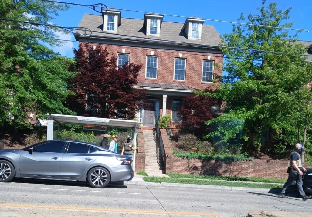 Durante los tres días en los que se han desarrollado los operativos,
<b>los agentes federales han recorrido distintos vecindarios, principalmente aquellos con mayoría migrante o hispana</b>, como Columbia Heights.