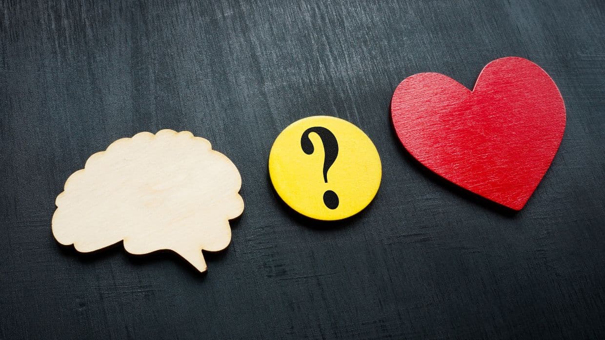 9 preguntas que no tendrías por qué hacerle si él te ama