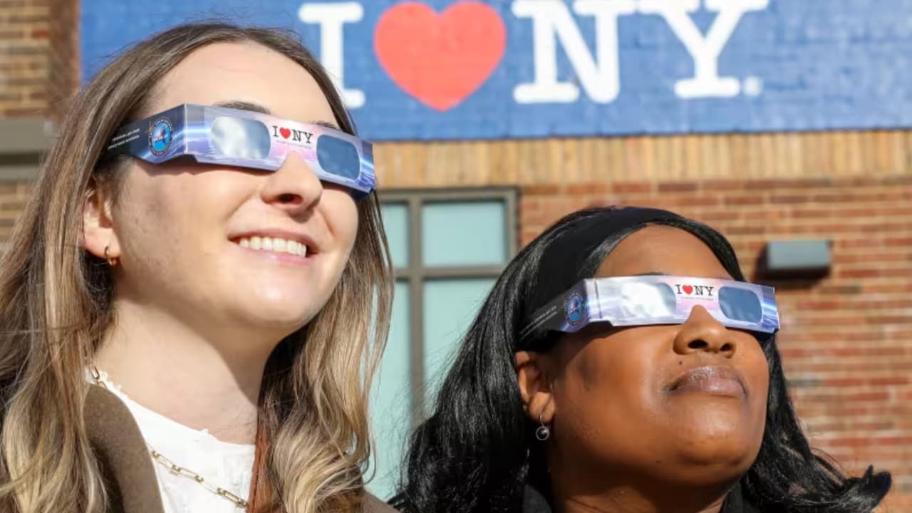 ¿Listo para el eclipse solar? Nueva York regalará gafas especiales para observarlo