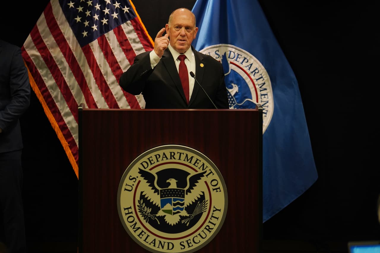 “Se avecinan deportaciones masivas”: Tom Homan, el ‘zar de la frontera’, promete "inundar" ciudades clave con agentes de ICE