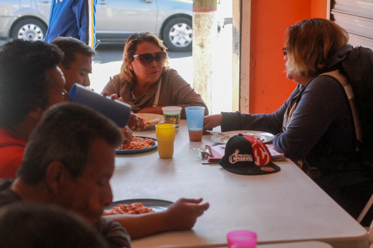 "Queremos regresar algo de lo bueno que nos dieron": llegaron a Tijuana con la caravana y ahora dan de comer a otros migrantes