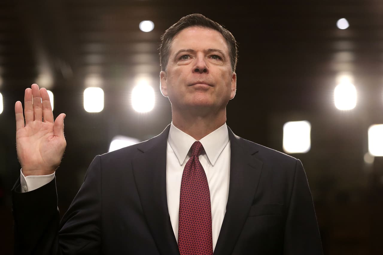 <b><a href="https://www.univision.com/temas/james-comey">James Comey</a></b>. Luego de ser despedido en por Donald Trump en mayo de 2017, el exdirector del FBI
<a href="https://www.univision.com/noticias/politica/en-vivo-comey-comienza-su-comparecencia-en-el-senado-acusando-a-la-casa-blanca-de-mentir">aceptó ser interrogado públicamente</a>. La expectativa de su audiencia ante el comité de inteligencia del Senado se multiplicó cuando se supo que hablaría de la solicitud de lealtad que le habría hecho Trump sobre el escándalo del
<a href="https://www.univision.com/temas/rusiagate">Rusiagate</a>, la única investigación del FBI por la que se interesaba el presidente, según declaró.