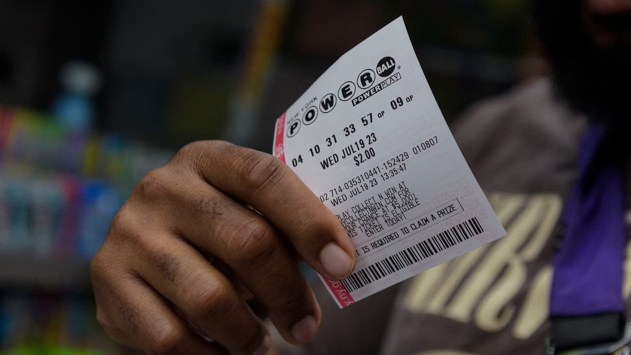 Powerball reparte millonarios premios en NY y NJ; jackpot llega a $1.3 mil millones