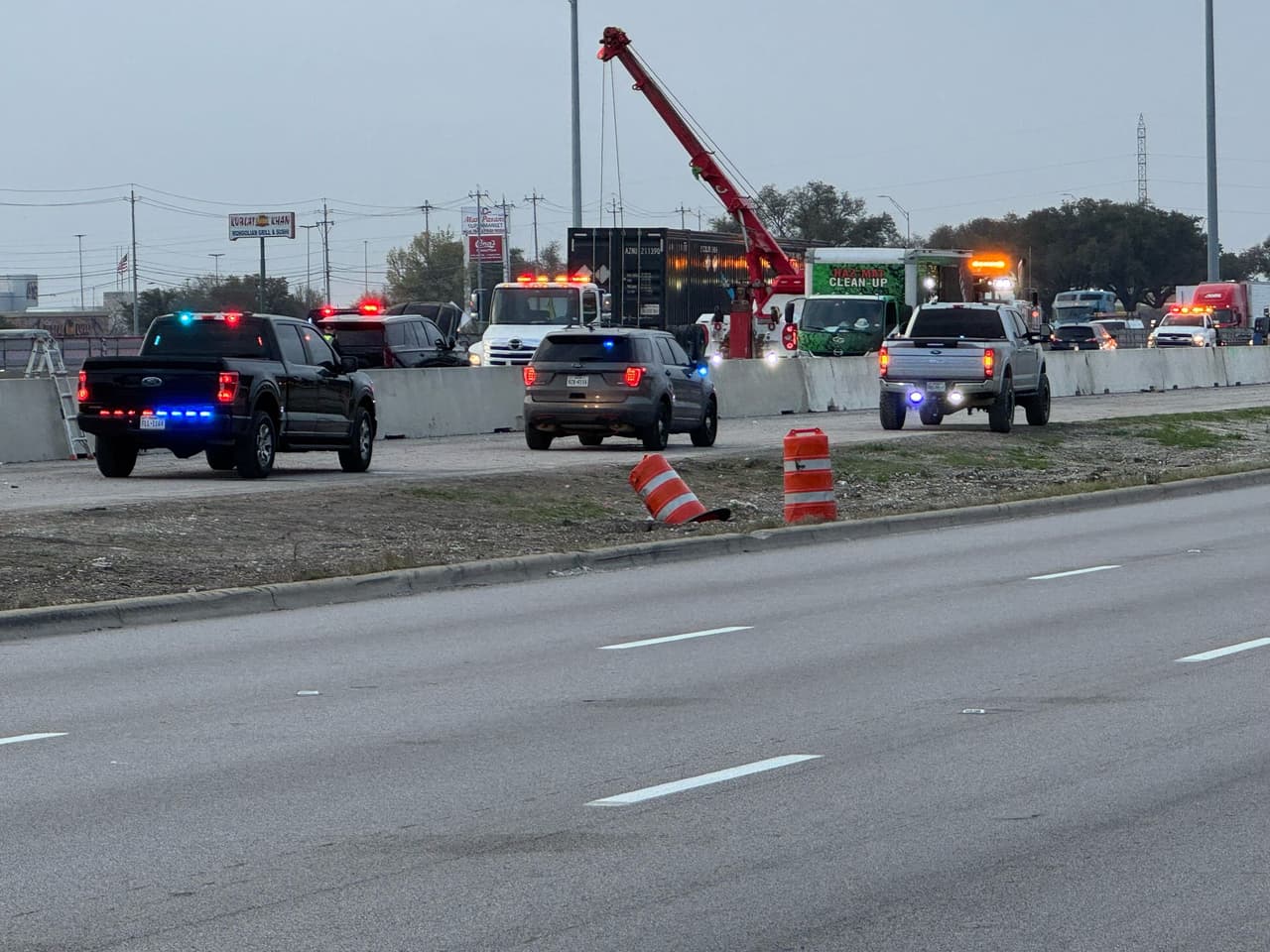 Además,
<b>3 niños fueron trasladados al Dell Children’s Medical Center</b>, uno de ellos con heridas que ponen en riesgo su vida y dos con heridas menores.