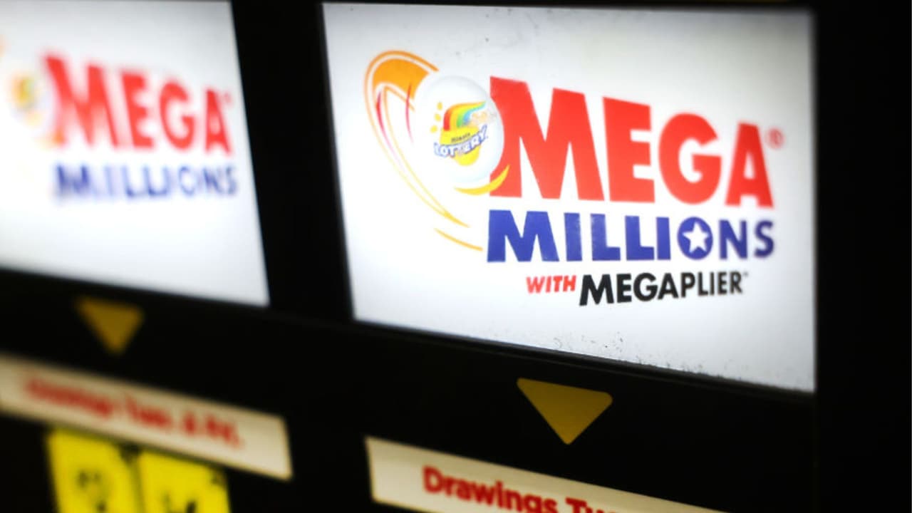 El premio más grande del año de Mega Millions fue vendido en Nueva Jersey el pasado 26 de marzo.
<br>
<br>Sin embargo, hasta la fecha no se conoce al ganador.
<br>
<br>El comisionado de la lotería de Nueva Jersey, James Carey, informó que
<b><a href="https://www.univision.com/local/nueva-york-wxtv/mega-millions-premio-mil-millones-vendido-nueva-jersey-nueva-york-marzo" target="_blank">el ganador del premio de 1,130 millones de dólares de Mega Millions</a></b> aún no ha reclamado el premio.