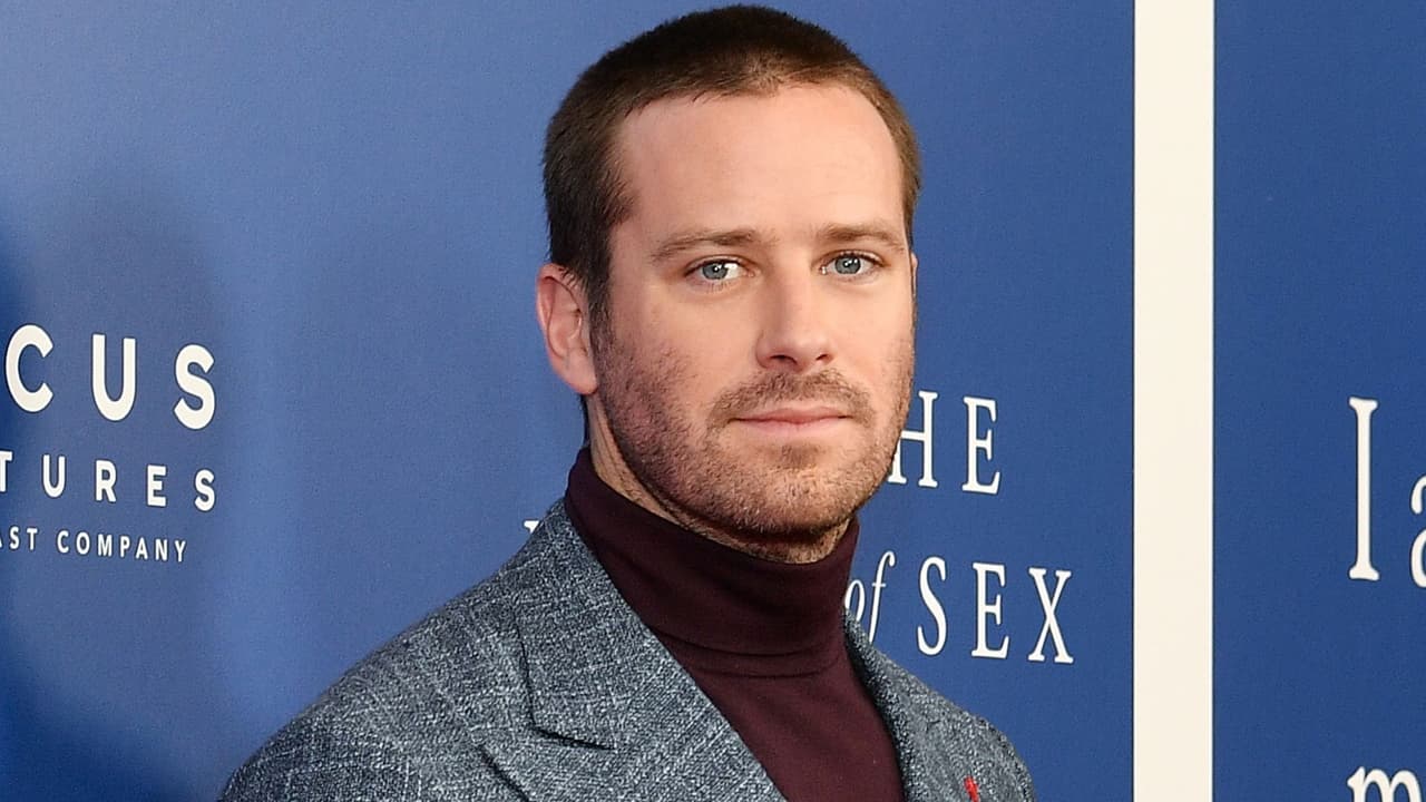 Armie Hammer trabaja en un hotel tras ser acusado de agresión sexual y canibalismo