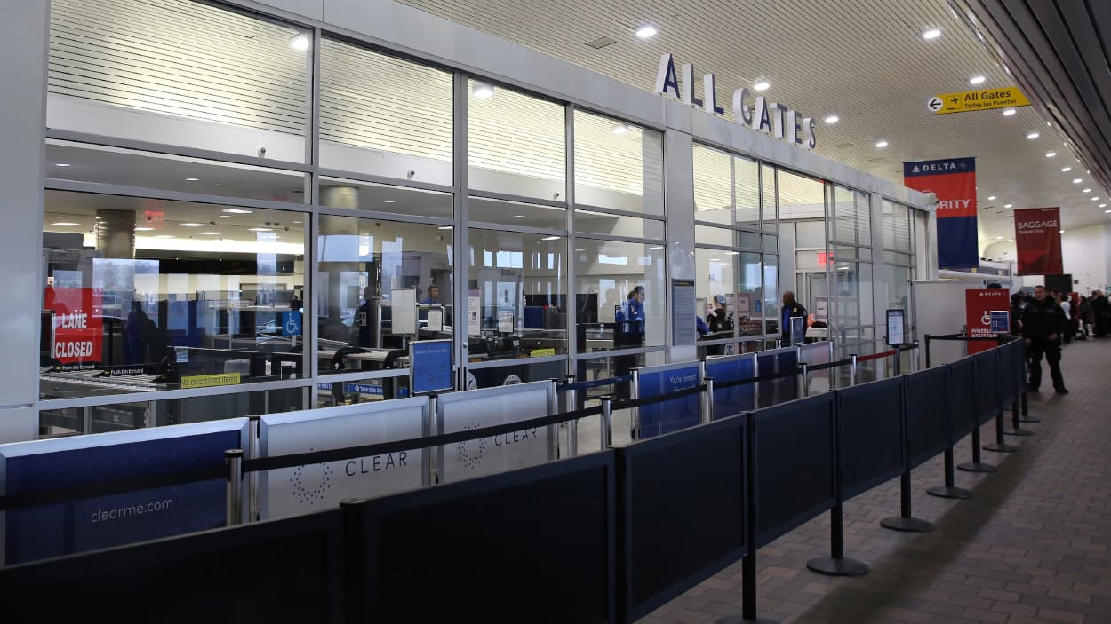 ¿Tu vuelo fue cancelado por tormenta invernal? Así revisas viajes afectados hoy martes 27 de enero de 2026