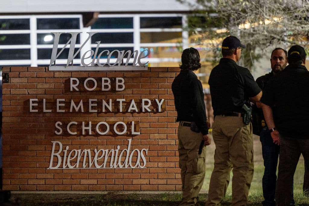 Médicos de Texas revisarán si las víctimas de Uvalde podrían haber sobrevivido si la policía hubiera actuado antes