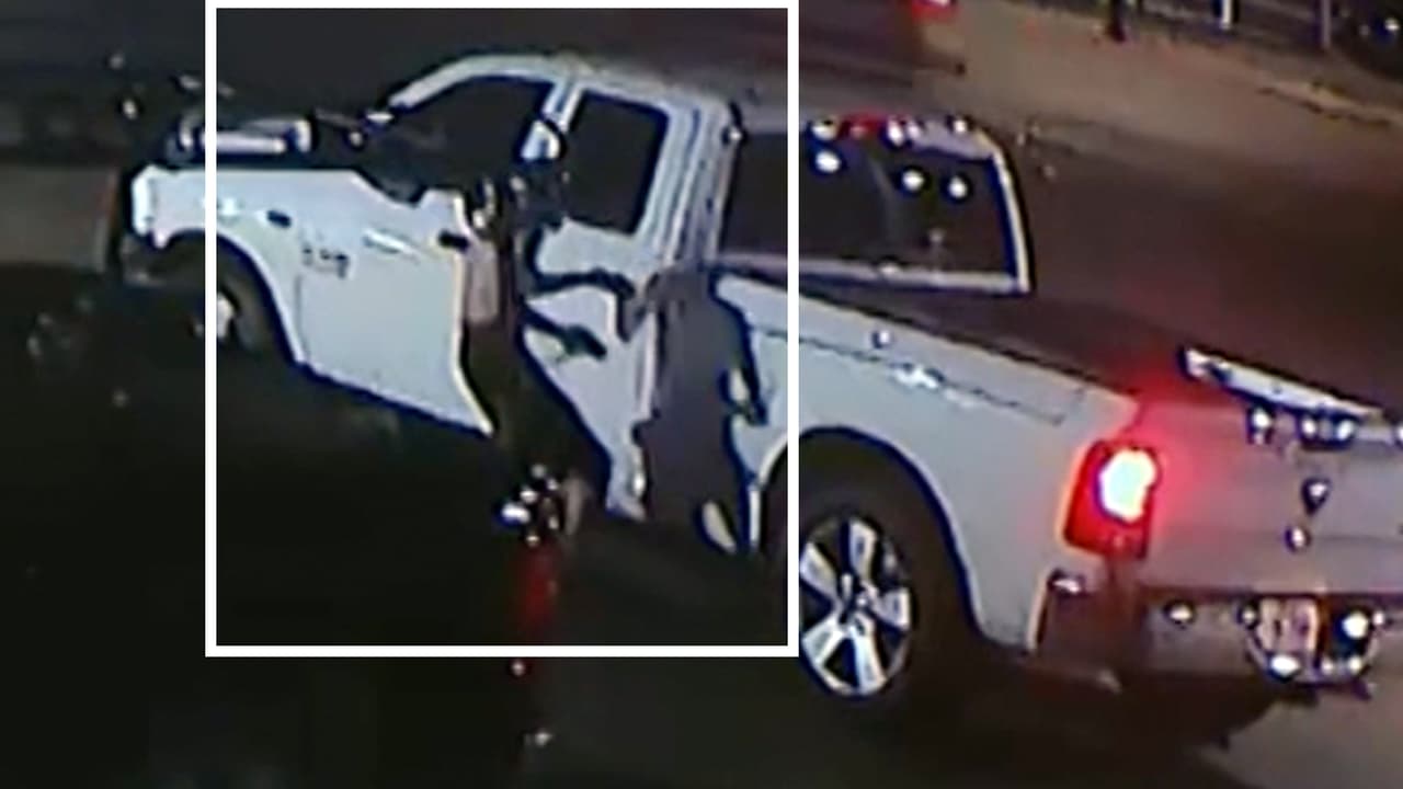 <h3 class="cms-H3-H3">La huida tras el ataque</h3> Tras el ataque,
<b><a href="https://www.univision.com/local/dallas-kuvn/abel-acosta-14-anos-sospechoso-tres-asesinatos-taqueria-garland" target="_blank">Abel Acosta, de 14 años en ese momento, salió corriendo con el arma en la mano,</a></b>
<a href="https://www.univision.com/local/dallas-kuvn/abel-acosta-14-anos-sospechoso-tres-asesinatos-taqueria-garland" target="_blank"> </a>s ubió a la camioneta donde lo esperaba su padre y ambos huyeron del lugar.
<br>Todo ocurrió
<b>en menos de 10 minutos desde la llegada de la primera víctima,</b> Xavier González.