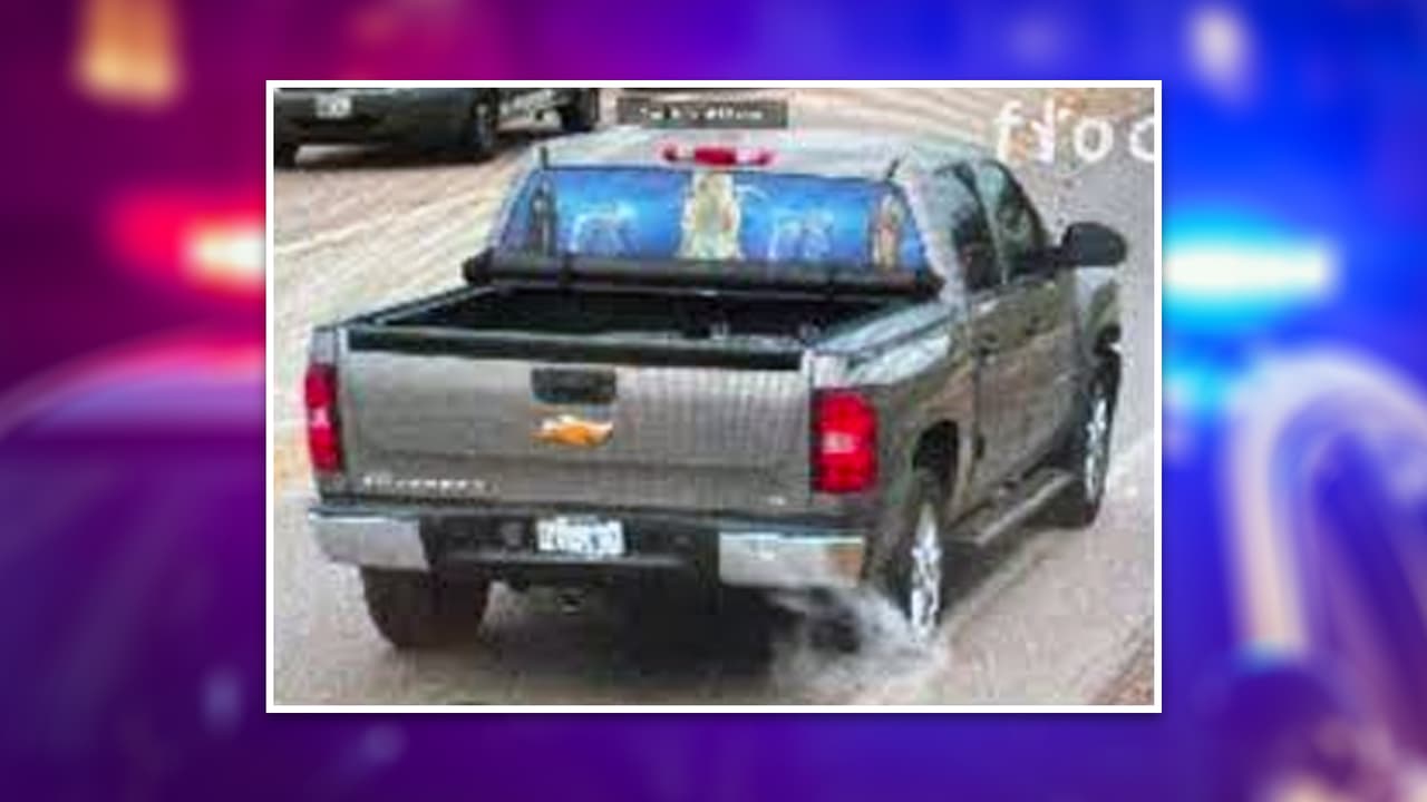 Presuntamente, madre e hijo,
<b>fueron vistos cerca de Wisteria Drive en la ciudad de Everman</b>,
<a href="https://www.univision.com/local/dallas-kuvn/alerta-amber-noel-rodriguez-desaparicion-texas-santa-muerte" target="_blank">viajando en una camioneta Silverado de color gris</a>, con imágenes de la Santa Muerte y placas de Texas: PLS7091.