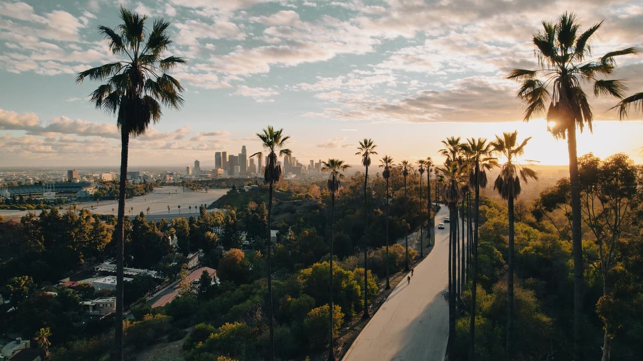 <h2 class="cms-H2-H2">6. Los Ángeles-Long Beach-Anaheim, California</h2>
<br>
<br>🏡
<b>Ingreso anual requerido (después de impuestos):</b> $76,710
<br>
<br>🏡
<b>Gastos básicos: </b>$38,355
<br>
<br>🏡
<b>Gastos discrecionales: </b>$23,013
<br>
<br>🏡
<b>Deudas y/o ahorro:</b> $15,342
