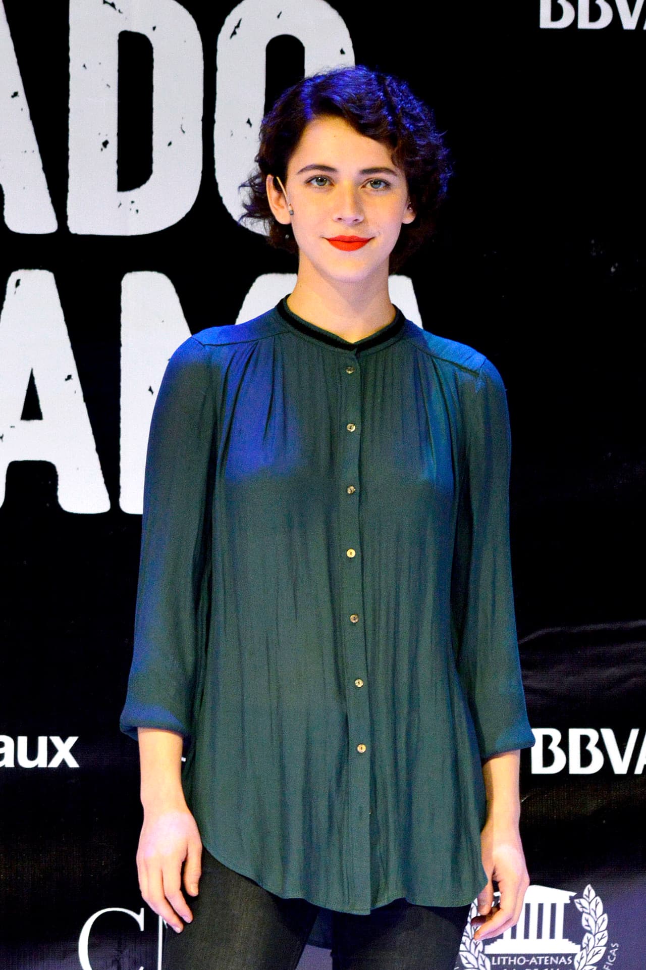 Algunas de sus canciones más conocidas son ‘Cariño’, ‘Incendio’, ‘Ultravioleta’, ‘Búfalo’ ‘Acicálame’ y ‘Elefantes’.