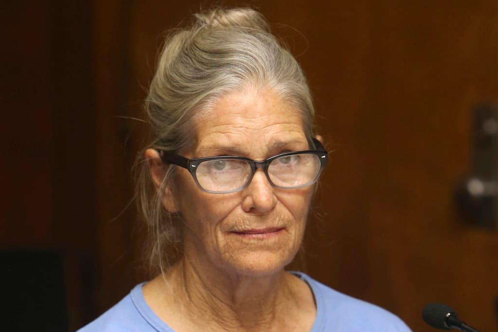 Liberan a Leslie Van Houten, asesina confesa y miembro del culto de Charles Manson que estuvo presa por 53 años en California