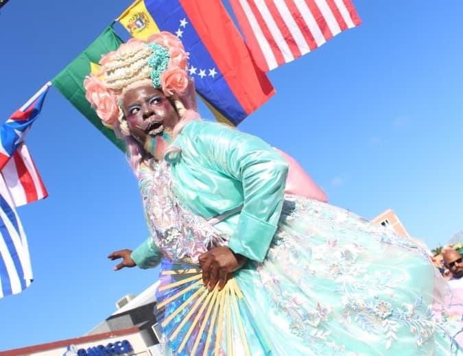 DeSantis targets drag performers, a new battle in Florida's "culture wars"