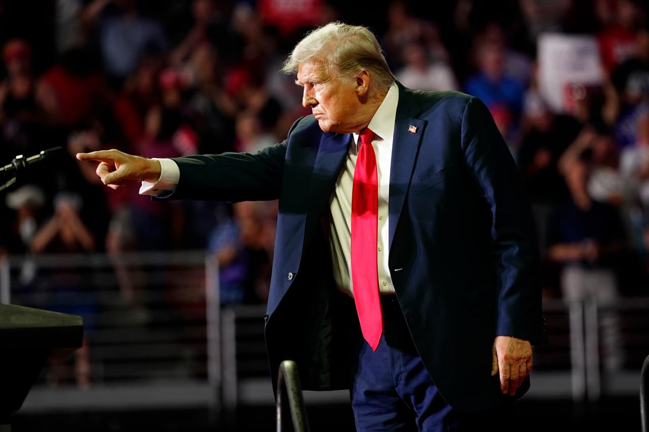 Por qué el presidente de EEUU ahora puede dar "un golpe de Estado" o "asesinar a un enemigo político" y no enfrentar consecuencias