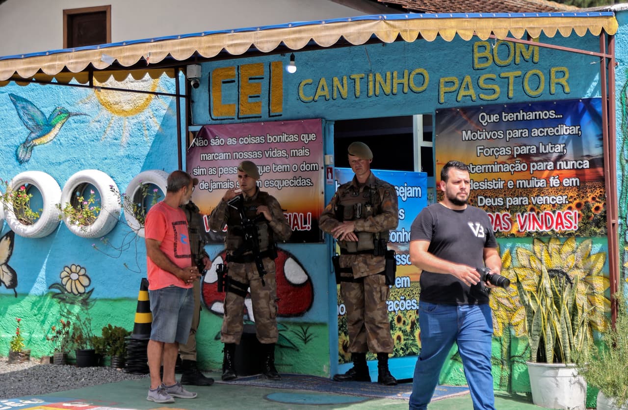 Qué se sabe del ataque de un hombre con un hacha en una guardería de Brasil que dejó al menos cuatro niños muertos