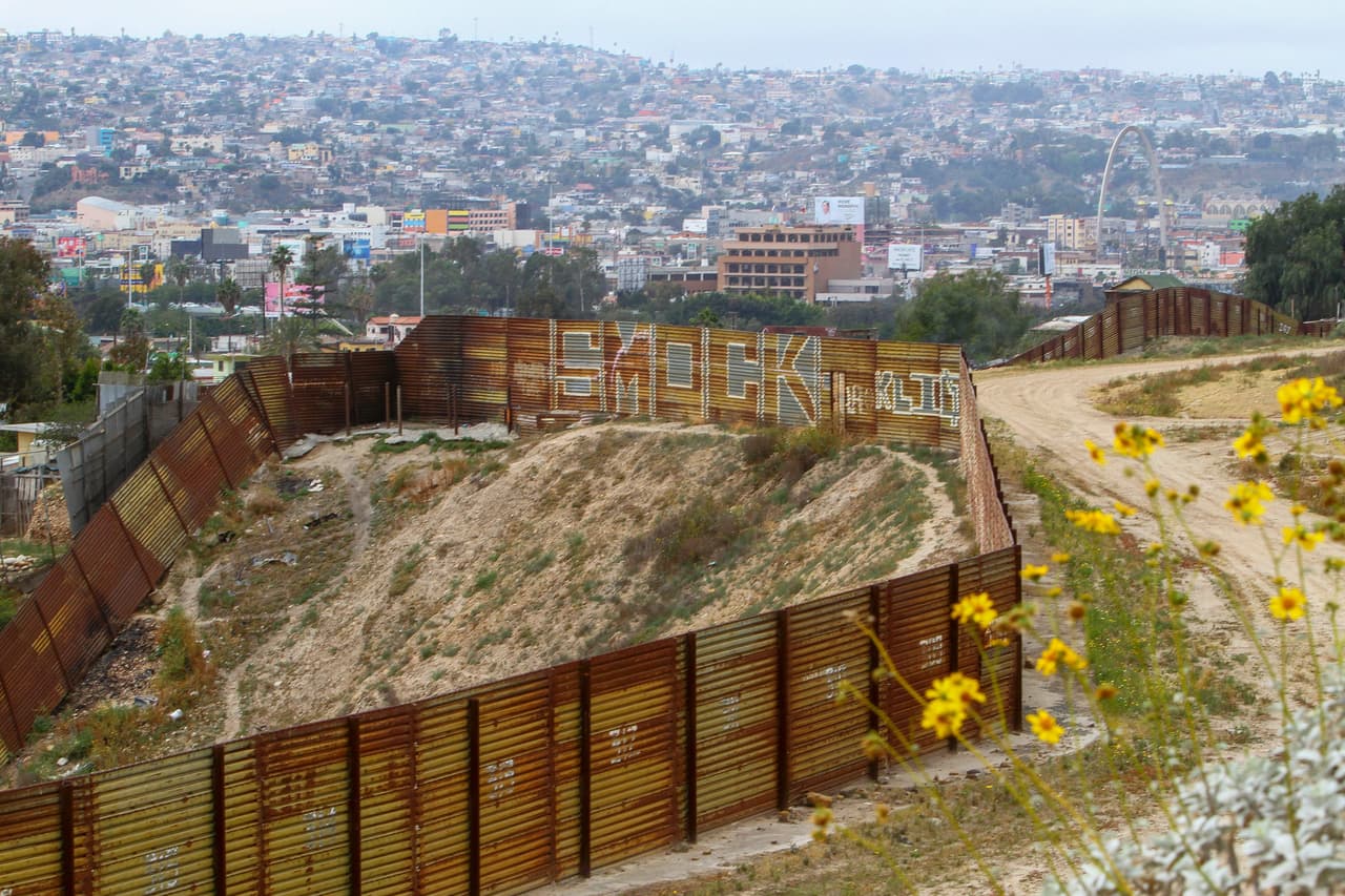 More tunnels.Mexican authorities reported in December 2016 on the discovery of two tunnels in Tijuana, on the border between Mexico and the United States and used by the Sinaloa Cartel, led by Joaquín 'El Chapo Guzmán.