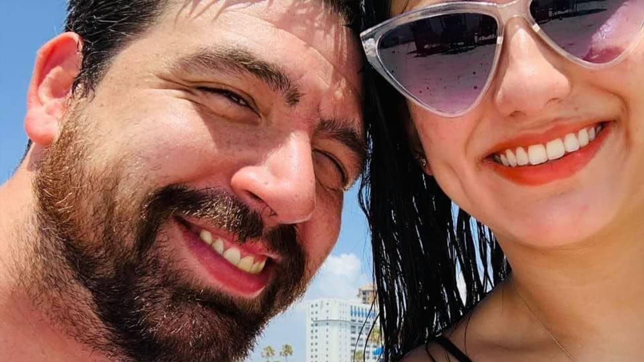 El doctor Cameron Dezfulian, director médico del
<a href="https://www.univision.com/local/houston-kxln/expertos-medicos-en-houston-advierten-que-casos-de-ninos-hospitalizados-por-coronavirus-no-han-disminuido-video">Texas Children's Hospital </a>en Houston, fue el responsable de tratar a Diana cuando ella regresó de un viaje de aniversario de bodas en
<a href="https://www.univision.com/temas/las-vegas">Las Vegas</a>, según le dijo la pareja al programa 'Good Morning America' y que reseña
<a href="https://abcnews.go.com/GMA/Family/parents-baby-boy-doctor-treated-mom-covid-19/story?id=82676761&cid=social_fb_abcn" target="_blank">ABC</a>.