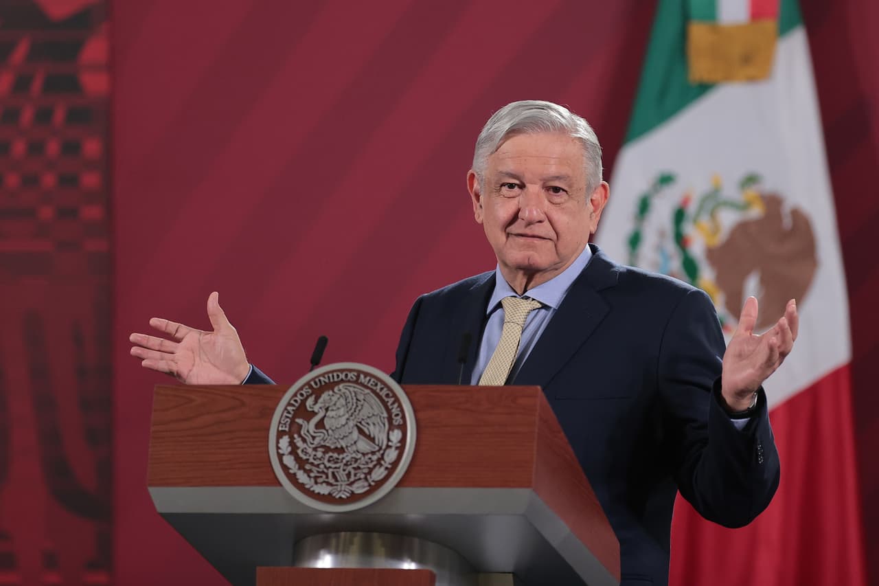 El polémico reportaje que señala a la campaña de 2006 de AMLO de recibir dinero del narco y que el presidente de México niega