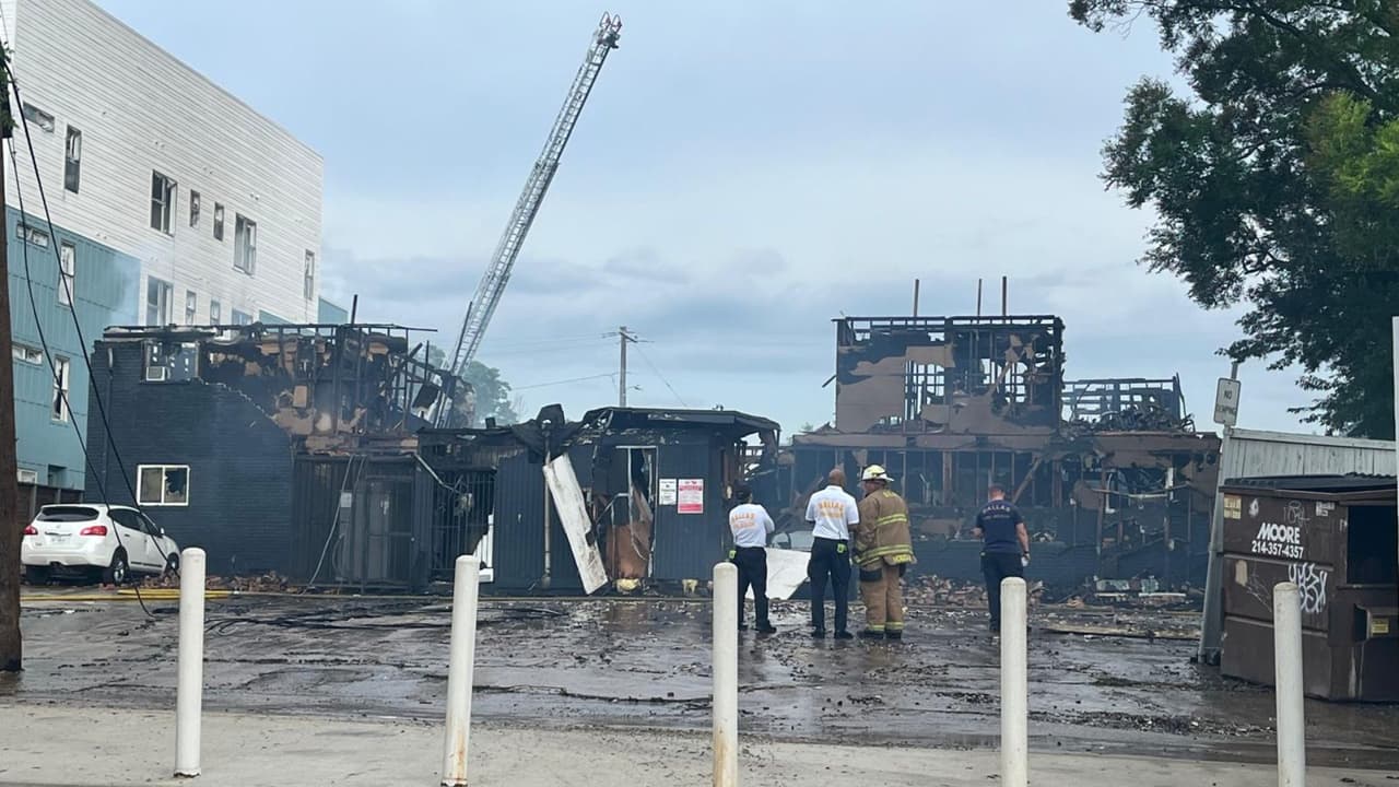 Al menos 3 muertos y 5 heridos tras explosión por fuga de gas en complejo de apartamentos de Dallas