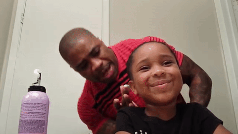 Tips para papás que peinan a sus hijas (y lo hacen muy bien)