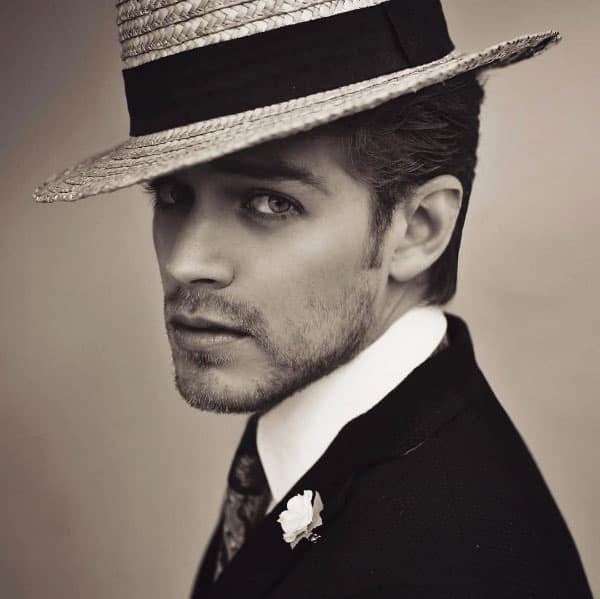 Pero Polo no es sólo una cara bonita, además de actor tiene una licenciatura.