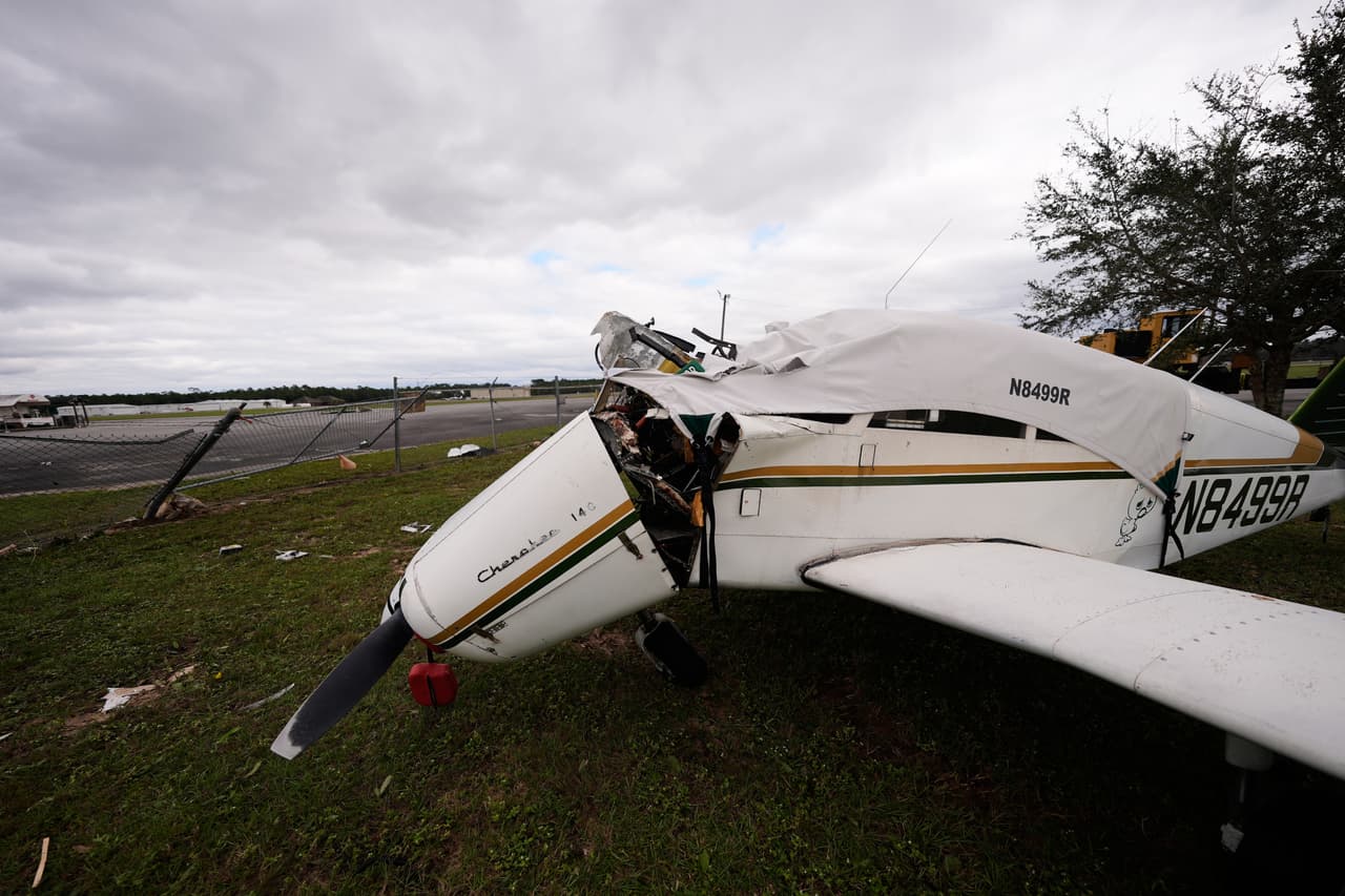 En el aeródromo Peter Prince Field, varias avionetas quedaron dañadas.