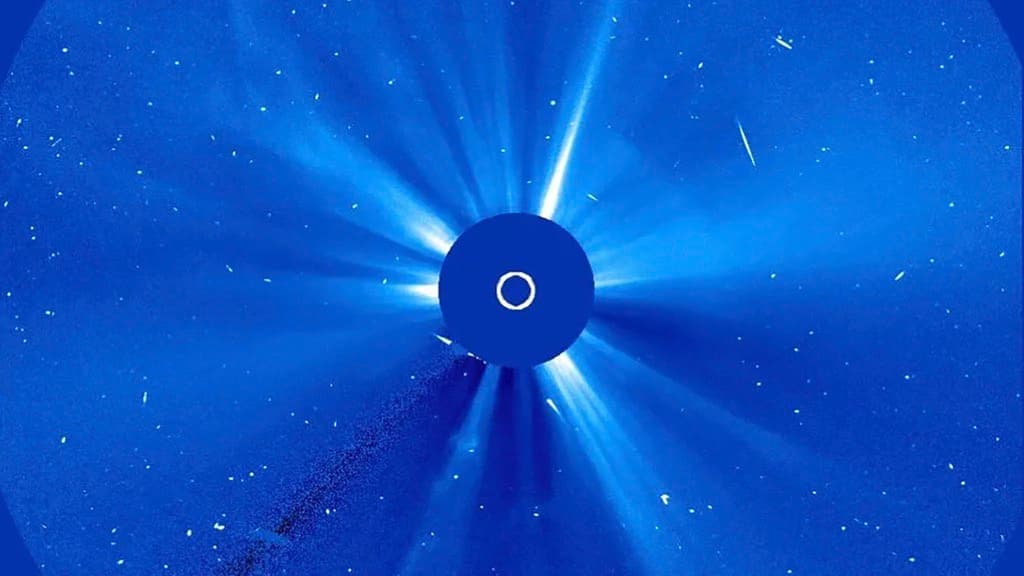 El espectacular momento captado por la NASA en el que se desintegra el "cometa de Halloween" tras pasar cerca del Sol