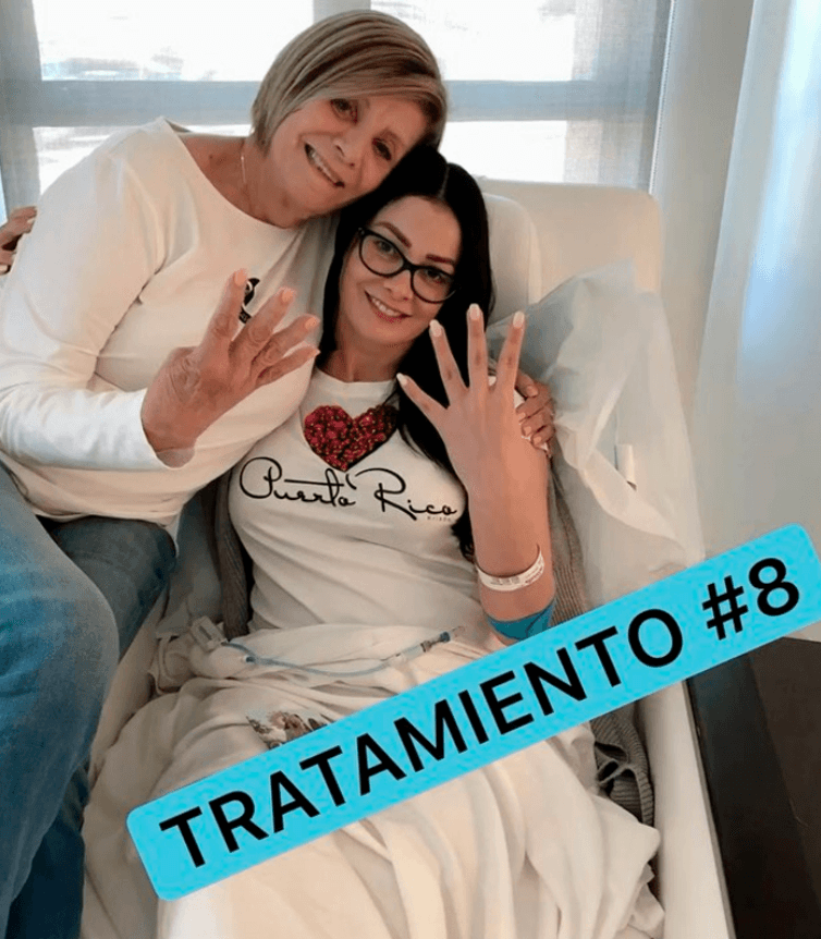 Doña Luz ha estado muy al pendiente de la salud de su hija, luego de que
<a href="https://www.univision.com/famosos/dayanara-torres-defiende-criticas-piernas-cancer">venciera el cáncer de piel</a> que le fue detectado en 2019. Incluso, en varias ocasiones la acompañó a sus tratamientos.
<br>