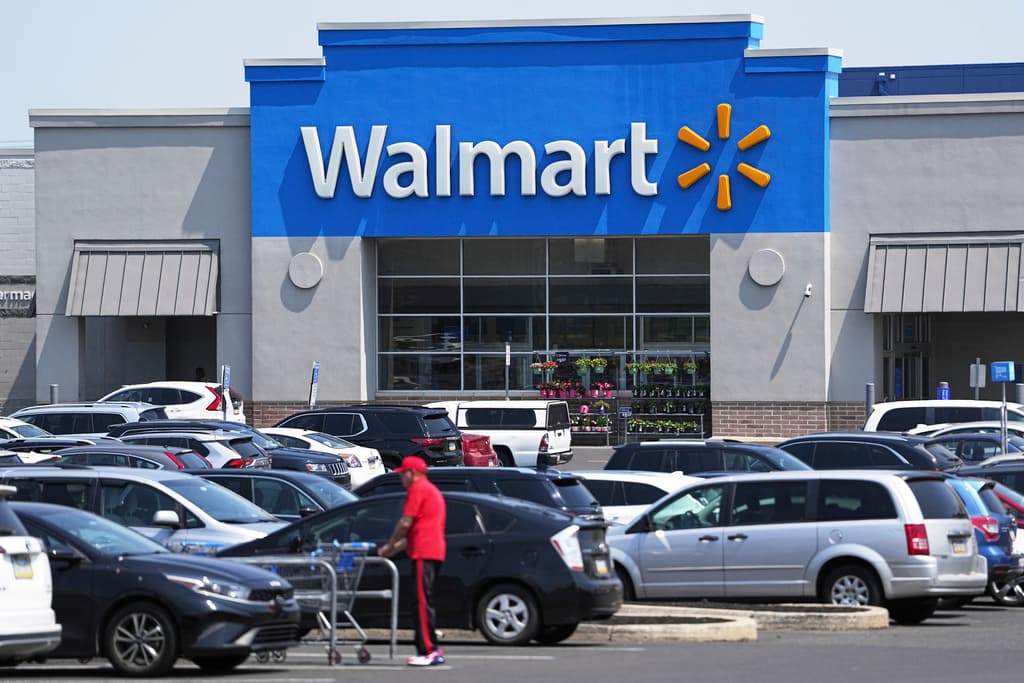 Walmart despide a empleados con TPS y 'parole' humanitario tras los fallos de la Corte Suprema que suspendieron estos beneficios