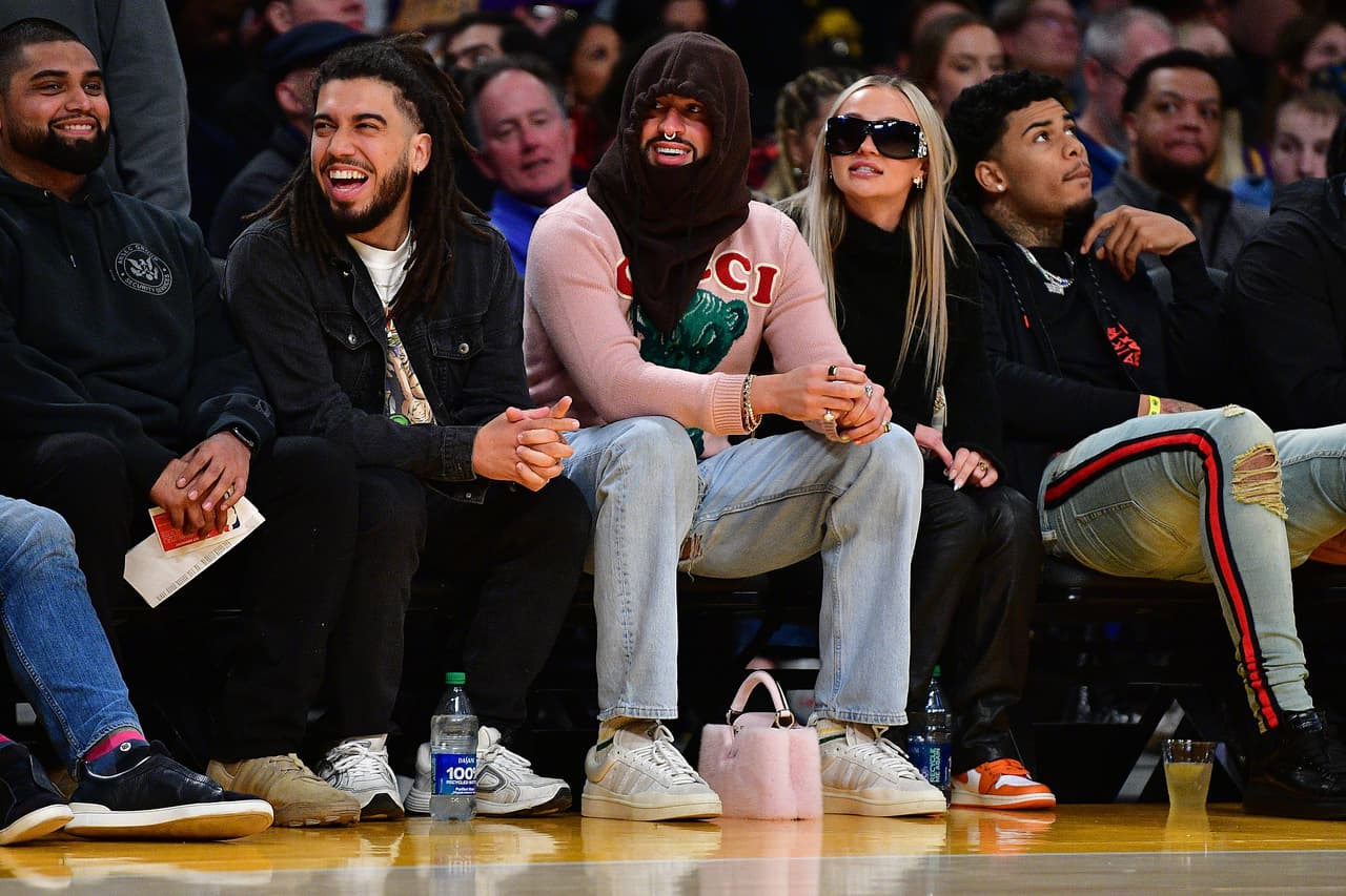 Bad Bunny estuvo con una fanática en un partido de la NBA ¿fue una cita?