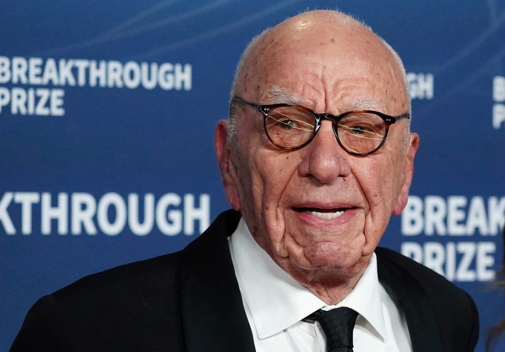 Quién es Rupert Murdoch, el magnate de medios demandado por Trump por una supuesta tarjeta que le envió a Epstein