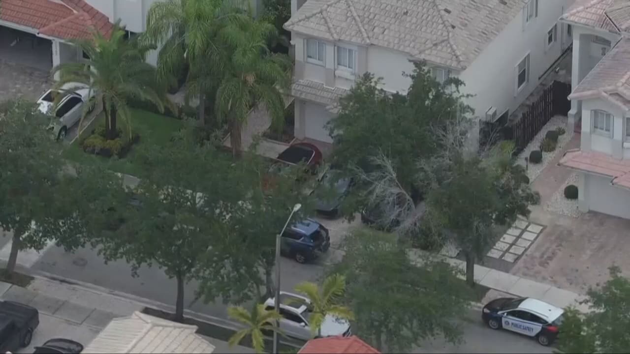 Policía investiga como homicidio-suicidio las muertes de dos adultos y dos niñas en una casa en Doral