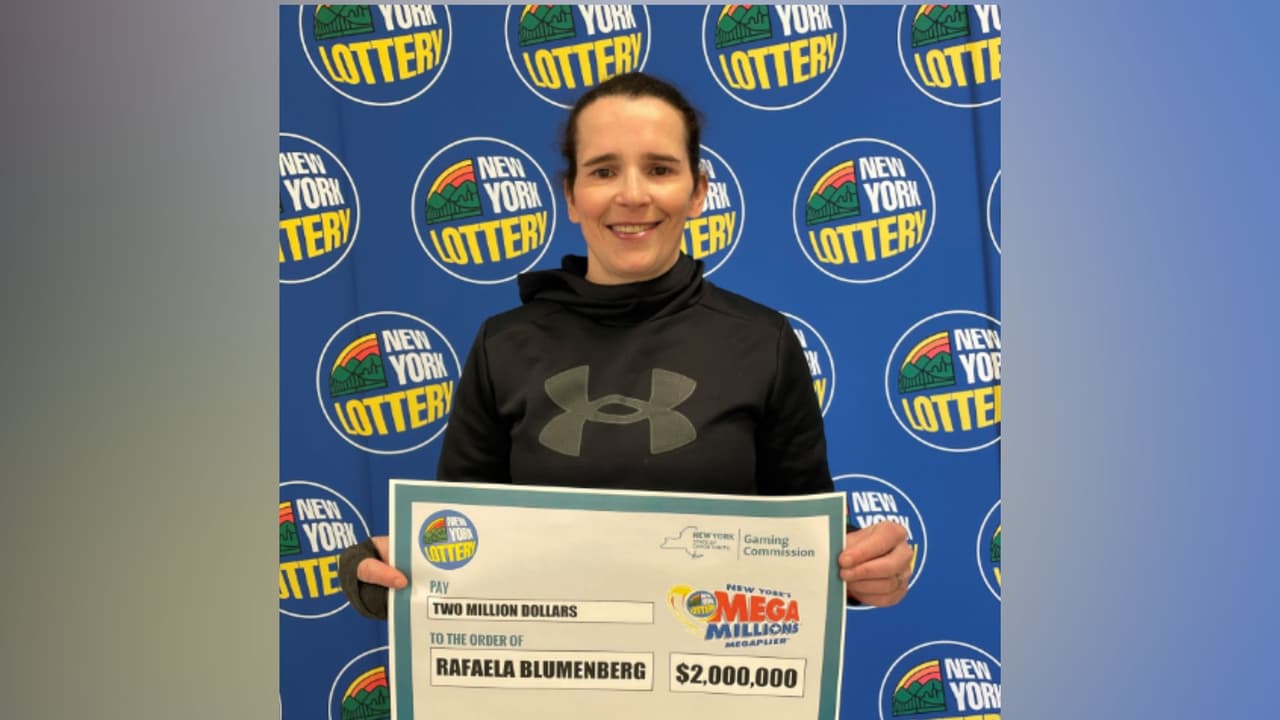 <u><b>Gana 2,000,000 en Mega Millions</b></u>
<br>
<br>
<b>Rafaela Blumenberg, vecina de El Bronx, </b>resultó ganadora del segundo premio del sorteo de Mega Millions del 26 de marzo al atinar 5 de los números del sorteo.
<br>
<br>Además, a
<b>gregó un dólar más para poder participar en el Megaplier</b> que le valió para duplicar el premio de un millón de dólares.
<br>
<br>Blumenberg decidió recibir el premio en una sola exhibición, por lo que
<b>se llevó un total de 1,302,0001 dólares</b> luego de los impuestos.
<br>