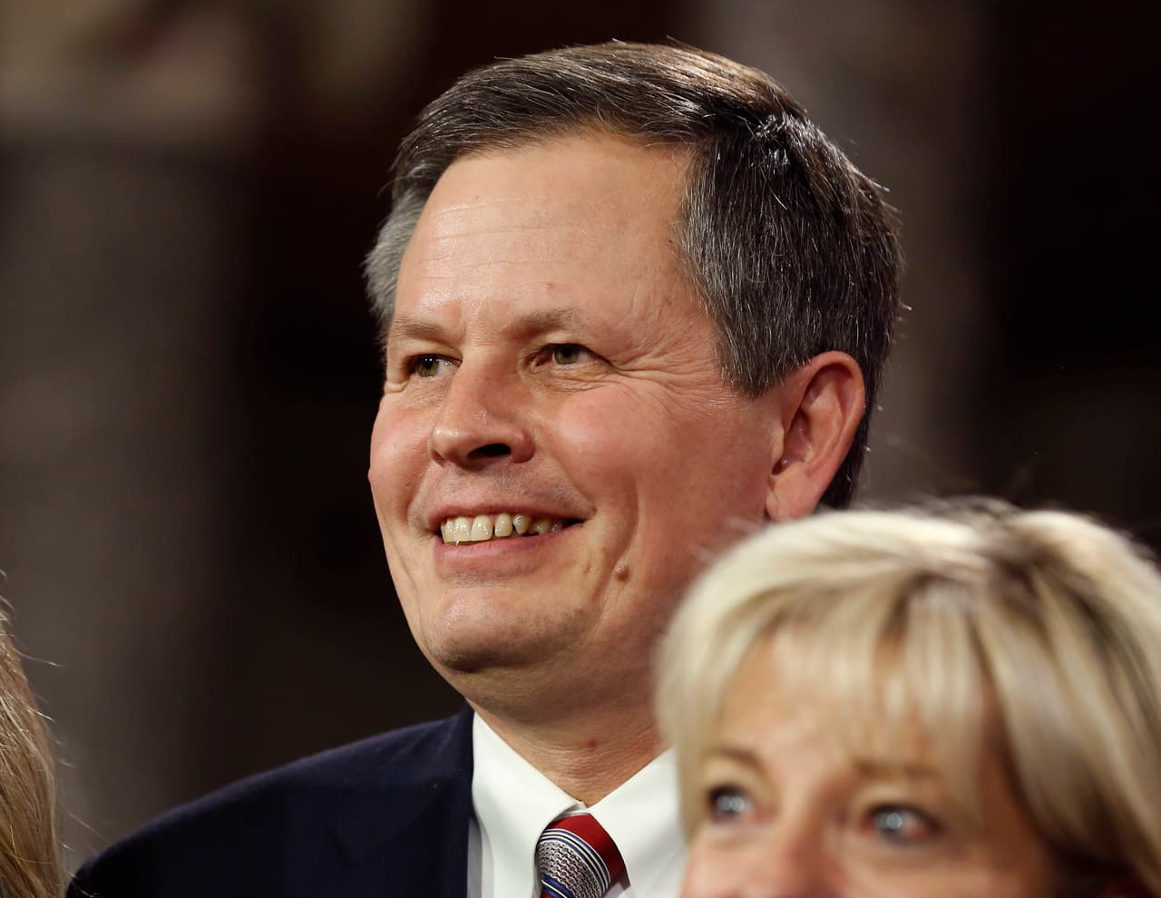 <b><a href="https://www.daines.senate.gov/">Daines, Steven, por Montana</a></b>: 46,800 dólares.
<br>