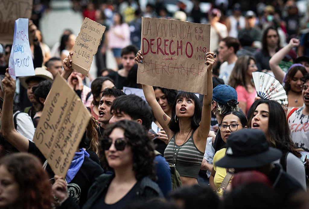 Entre la culpa y la empatía, así viven los estadounidenses el movimiento contra la gentrificación en México