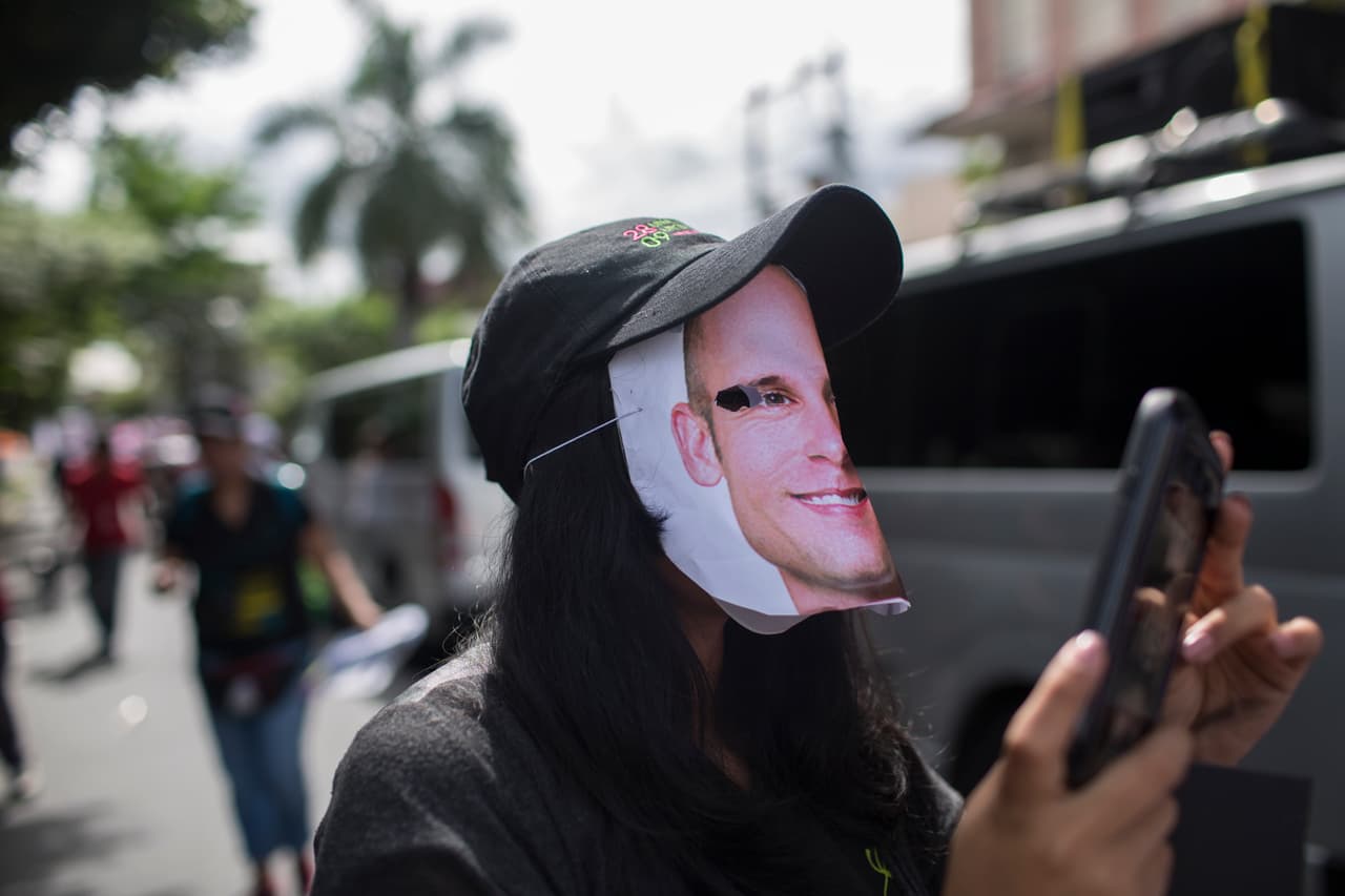 A protester wears a mask portraying right-wing lawmaker Ricardo Andrés Velásquez Parker, who introduced a bill last year that could increase the maximum penalty of abortion from eight to 50 years.